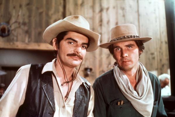 Bild 1 von 26: Medium shot of Richard Benjamin as Peter Martin and James Brolin as John Blane; both wearing cowboy hats.