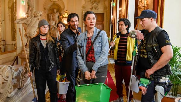 Bild 1 von 29: Im Bild (v.li.): Lilian Jane Gartner (Zoe), Zeynep Buyrac (Mira), Vladimir Komeev (Alexei), Ursula Strauss (Michelle Sendracek), Stefano Bernardin (Fernando), Manuel Sefciuc (Valentin).