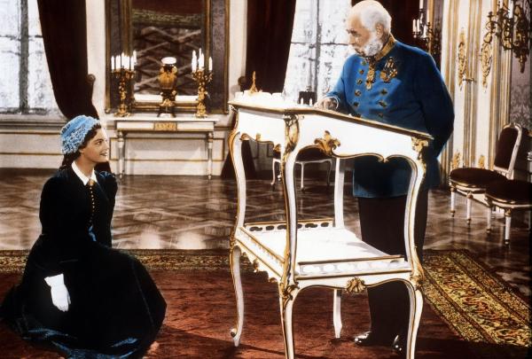 Bild 1 von 4: Im Bild: Romy Schneider, Paul Hörbiger.