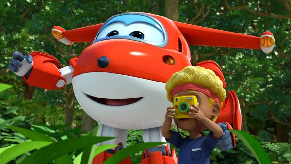 Bild 1 von 4: Jett und Sam suchen nach Paradiesvögeln um diese zu fotografieren.© KiKA/FunnyFlux/QianQi/EBS/CJ E&M - Honorarfreie Verwendung gemäß AGB im redaktionellen Zusammenhang mit genannter Sendung bei Nennung \