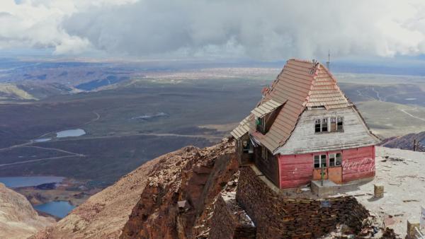 Bild 1 von 3: Das einst höchstgelegene Skiresort der Welt auf dem Chacaltaya ist heute verwaist, der 18.000 Jahre alte Gletscher verschwunden.
