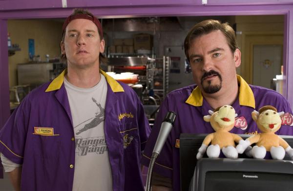 Bild 1 von 5: Randal Graves (Jeff Anderson, l.): Dante Hicks (Brian O'Halloran, r.)