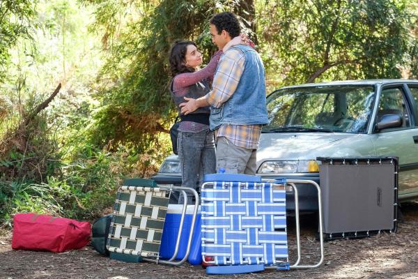 Bild 1 von 16: Im Bild: Beth Triffon (Joanne Schwartz), Troy Gentile (Barry Goldberg).