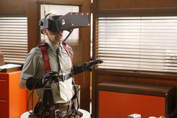 Bild 1 von 33: Kann seine Machtphantasien endlich ausleben und zwar in einer virtuellen Realität: Dean Pelton (Jim Rash) ...