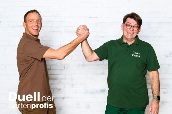 Bild 1 von 8: Gartenprofis Dennis Thiele (l.) und Frank Riese (r.)