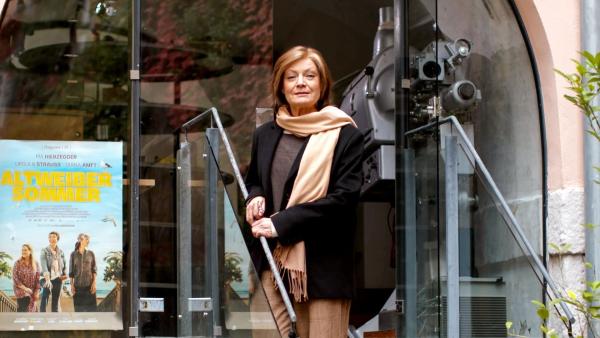 Bild 1 von 13: Im Bild: Schauspielerin Marion Mitterhammer führt durch die Fernsehdokumentation. Für sie ist Film wie \