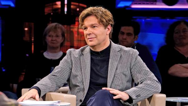 Bild 1 von 1: Moderator Michael Steinbrecher präsentiert das \