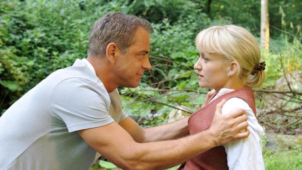 Bild 1 von 6: Im Bild: Florian Fitz (Dr. Frank Riemer), Eva Herzig (Katharina Lenz).