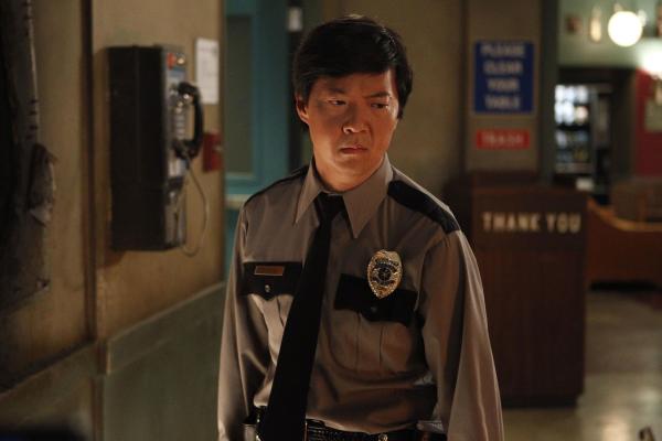 Bild 1 von 12: Chang (Ken Jeong) will endlich Detektiv werden, stößt damit aber bei seinem Vorgesetzten auf taube Ohren ...