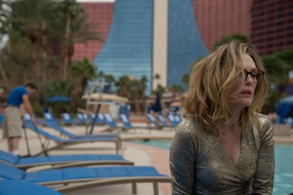 Bild 1 von 9: Gloria Bell (Julianne Moore)