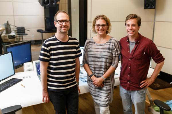 Bild 1 von 5: Checker Tobi (rechts) mit Synchronsprechregisseurin Katrin Fröhlich und Kollege Gunnar.