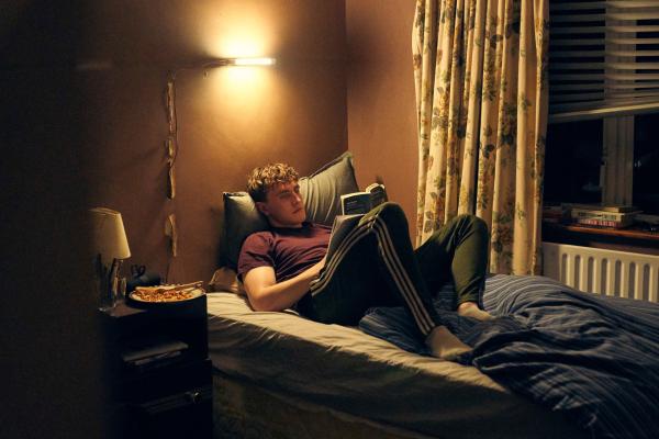 Bild 1 von 6: Connell (Paul Mescal) hat ein beachtliches Stipendium an einer anderen Universität bekommen. Doch die Sache hat einen Haken: die Uni ist in New York.