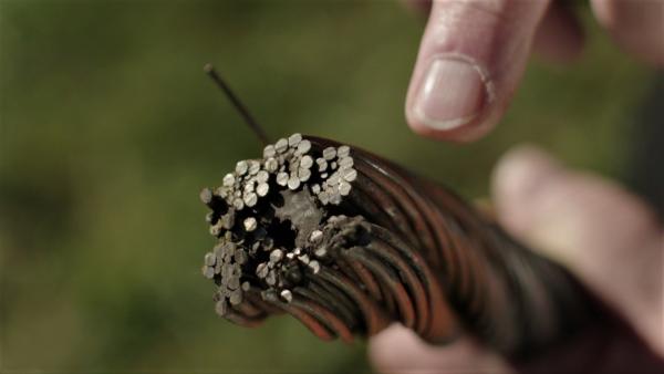 Bild 1 von 10: Aus der Nähe betrachtet sieht man, aus wie vielen einzelnen Litzen das Tragseil einer Seilbahn besteht.