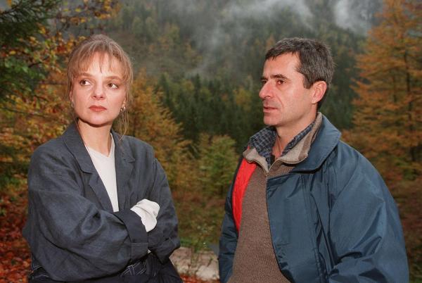 Bild 1 von 8: Im Bild: Sissy Höfferer (Marie Horber), Martin Umbach (Robert Janik).