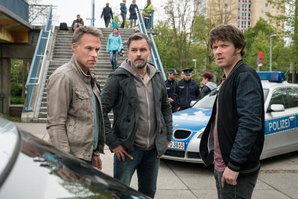 Bild 1 von 5: (v.l.n.r.) Jan Maybach (Marco Girnth); Ralf Meineke (Ole Puppe); Tom Kowalski (Steffen Schroeder)