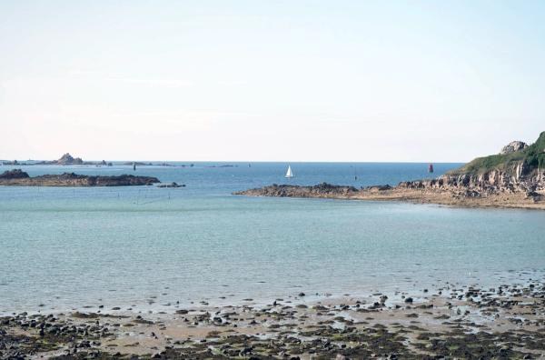 Bild 1 von 1: Schriftsteller Michel Le Bris erzählt von Abenteuern in seiner Heimat, der Bretagne. In Morlaix entdeckt er den Glanz einer alten Handelsstadt wieder.