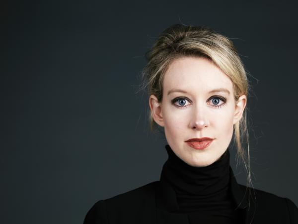 Bild 1 von 11: Gewinnendes Auftreten: Elizabeth Holmes hat mit ihrer angeblich bahnbrechenden Blut-Analyse Anleger um Millionen Dollar betrogen.