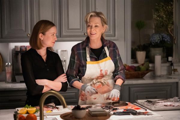 Bild 1 von 2: Nach ihrer heimlichen Rückkehr nach Las Vegas spürt Ava (Hannah Einbinder, l.), dass ihr Trip nach Los Angeles nicht unbemerkt geblieben ist. Schnell muss sie feststellen, dass Deborah (Jean Smart, r.) radikal auf Unaufrichtigkeit reagiert.