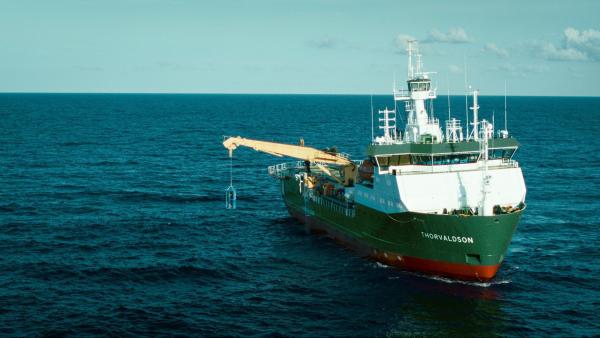 Bild 1 von 1: Im Bild: An Bord der Thorvaldson werden Vorkehrungen für neue Experimente getroffen.