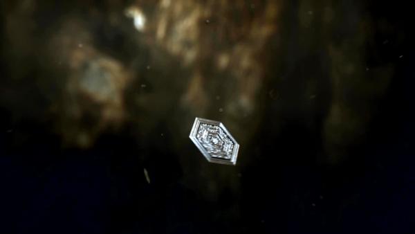 Bild 1 von 4: Der hohe Druck in Jupiters Atmosphäre könnte Kohlenstoff zu Diamanten pressen. Möglicherweise regnet es also Diamanten auf Jupiter.