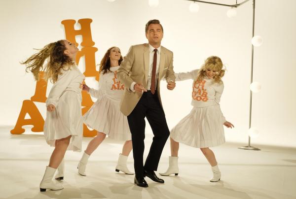 Bild 1 von 9: Rick Dalton (Leonardo DiCaprio, Mitte r.)