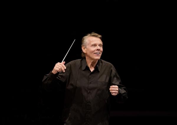 Bild 1 von 1: Das Symphonieorchester des Bayerischen Rundfunks spielt unter der Leitung von Mariss Jansons im hochbarocken Raum der Basilika des Zisterzienserklosters in Waldsassen (Probenbild).