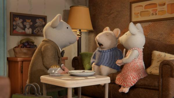 Bild 1 von 2: Dr. Pustel (links) ist zu Sam (Mitte), der starke Zahnschmerzen hat, nach Hause gekommen. Julia (rechts) hat versucht, ihn durch schöne Spiele von den Schmerzen abzulenken, aber das hat nicht funktioniert.