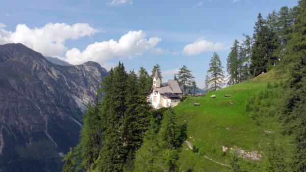 Bild 1 von 7: Das Kirchlein St.Magdalena nahe Gschnitz.