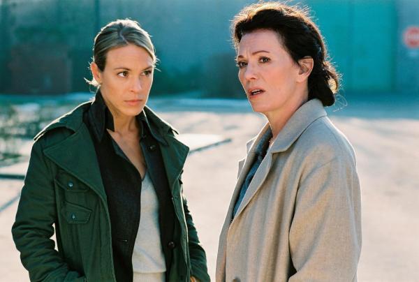 Bild 1 von 37: Im Bild: Anneke Kim Sarnau (Adrienne Krayen), Iris Berben (Rosa Roth).