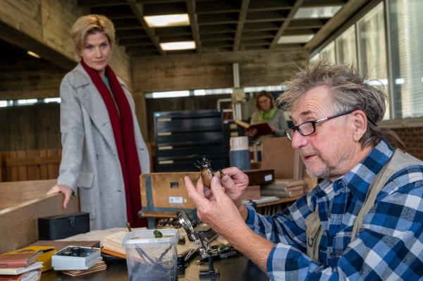 Bild 1 von 4: In der Stuttgarter Stadtbücherei gehen täglich viele ein und aus - so auch Klaus Michael Stoirer, genannt \