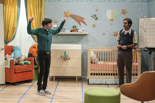Bild 1 von 19: Während Penny und Leonard versuchen ihre Beziehungsproblemchen zu lösen, haben Raj (Kunal Nayyar, r.) und Howard (Simon Helberg, l.) echte Probleme: Der Fußboden quietscht ...