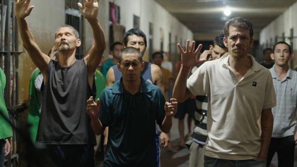 Bild 1 von 6: Gestrandet im Knast in Paraguay: Der Glaube gibt Häftlingen Hoffnung und Halt.