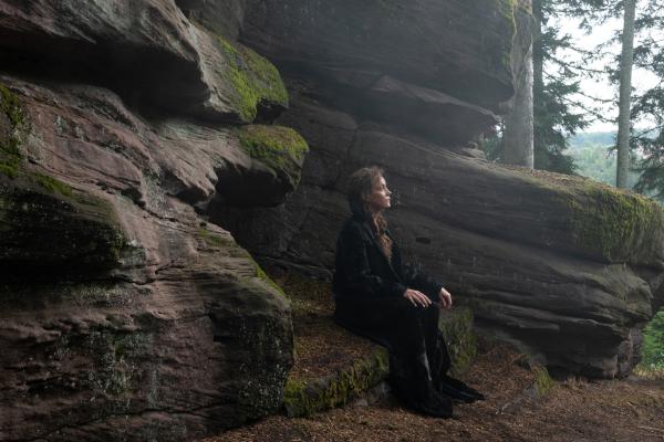 Bild 1 von 6: Pauline Frey (Jeanette Hain) findet Schutz und Zuflucht im Wald.