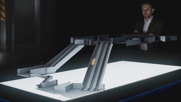 Bild 1 von 3: Hölzerne Rolltreppen, Rush Hour, alte Schmiere: Wie konnte ein Streichholz in der Londoner U-Bahnstation King?s Cross ein Feuer auslösen, bei dem über 30 Menschen ums Leben kamen?