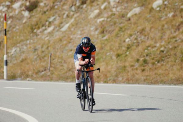 Bild 1 von 5: Im Sommer trainiert Philipp in der Kühle der Berge, weil er nicht schwitzen kann