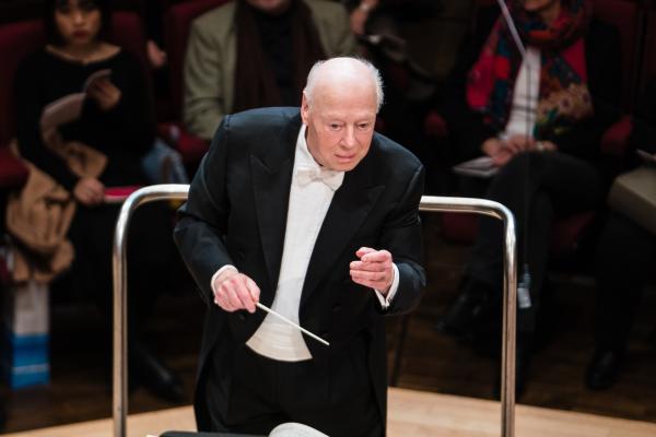 Bild 1 von 1: Bernhard Haitink dirigiert das Symphonieorchester des Bayerischen Rundfunks.