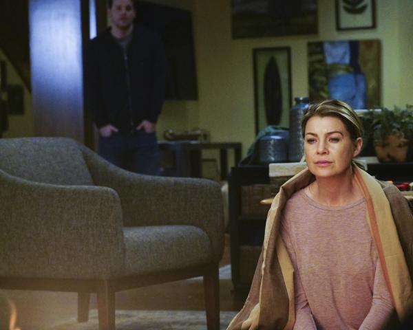 Bild 1 von 59: Meredith (Ellen Pompeo, r.) hat noch immer Probleme, mit dem Tod von der Derek zurecht zu kommen. Alex (Justin Chambers, l.) steht ihr jedoch zu Seite ...