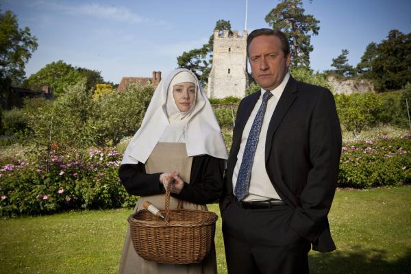 Bild 1 von 5: Sister Catherine (Fiona Glascott) und DCI John Barnaby (Neil Dudgeon).