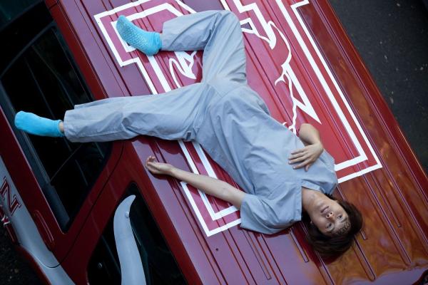 Bild 1 von 8: Das EINE Bier artet völlig aus und Jeff (Justin Chon) erlebt eine Nacht voller Ausschweifungen mit verheerenden Folgen ...