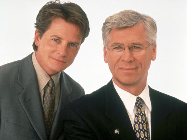 Bild 1 von 15: (1. Staffel) - Michael Flaherty (Michael J. Fox, r.) ist die rechte Hand von Randall Winston (Barry Bostwick), dem Bürgermeisters von New York City.