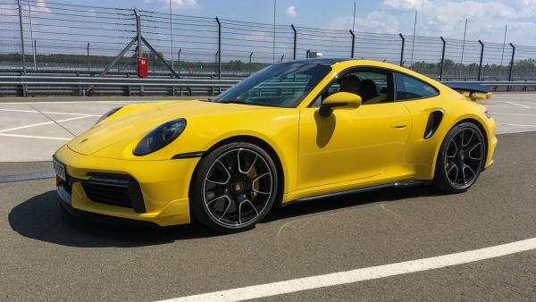 Bild 1 von 2: Das legendäre Design des 911er wird seit Jahrzehnten jeweils nur behutsam vom Automobilhersteller verändert.