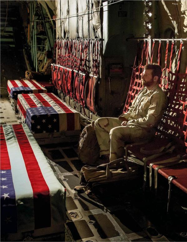 Bild 1 von 27: Im Bild: Bradley Cooper (Chris Kyle).