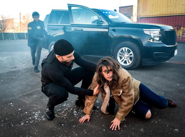 Bild 1 von 8: (v.l.n.r.) Special Agent Tiffany Wallace (Katherine Renee Turner); Special Agent Omar Adom 'OA' Zidan (Zeeko Zaki); Special Agent Maggie Bell (Missy Peregrym)