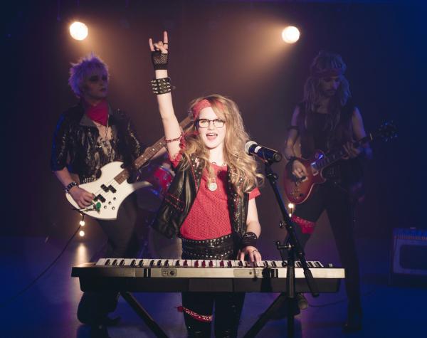 Bild 1 von 4: Floor (Bobbie Mulder) träumt davon, berühmt zu sein und ein großes Konzert zu geben.