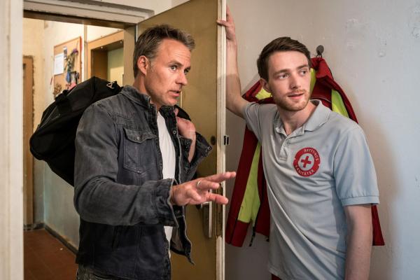 Bild 1 von 5: Jan Maybach (Marco Girnth, l.); Benny (Maximilian Klas, r.)