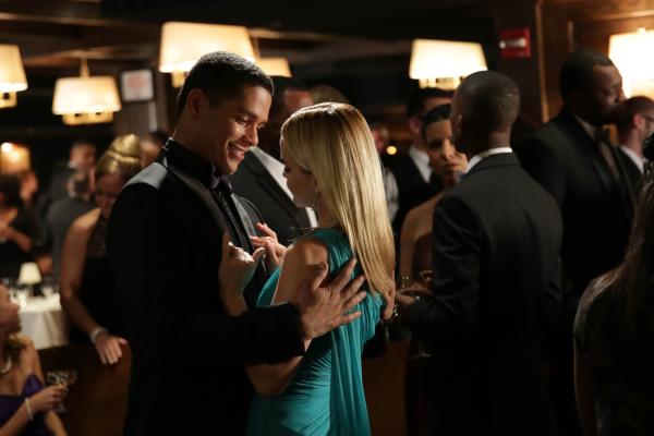Bild 1 von 6: (l-r) Charlie Barnett as Peter Mills, Mena Suvari as Isabella -- (Photo by: Elizabeth Morris/NBC)