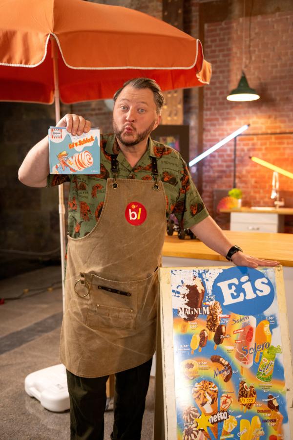 Bild 1 von 4: Sebastian Lege macht eine Zeitreise und nimmt vier beliebte Klassiker aus den achtziger Jahren unter die Lupe. Ed von Schleck war DAS Kulteis der Achtziger. Der Produktentwickler deckt auf, was wirklich in dem Eis am Schiebestiel steckt.