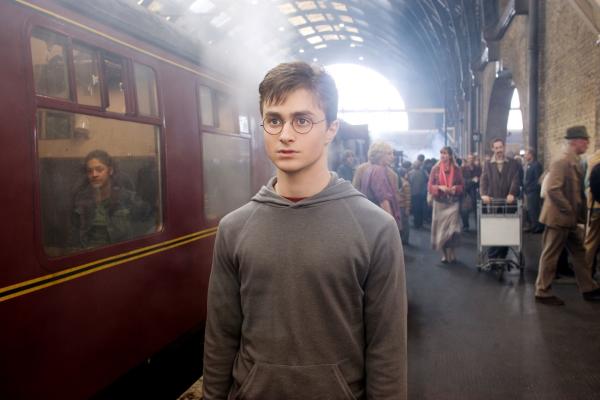 Bild 1 von 11: Daniel Radcliffe (M.)