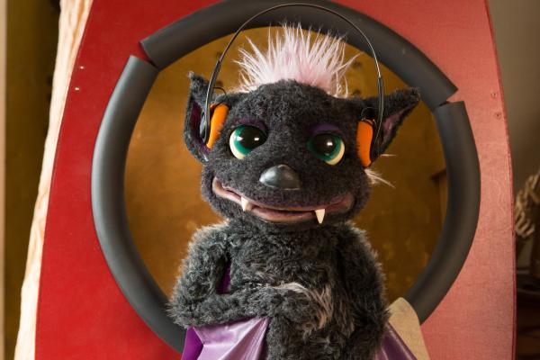 Bild 1 von 5: Die coole Vampi (Magda Lena Schlott) ist die Allerstärkste im Hof. Das weiß doch jeder. Oder?