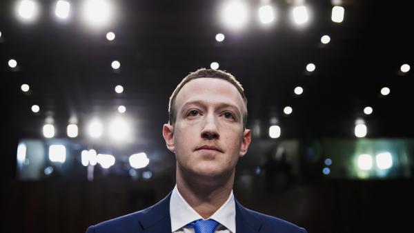 Bild 1 von 7: Mark Zuckerberg will ursprünglich Menschen zusammenbringen. Inzwischen hat er ein digitales Monster geschaffen, dessen Auswüchse kaum kontrollierbar scheinen.